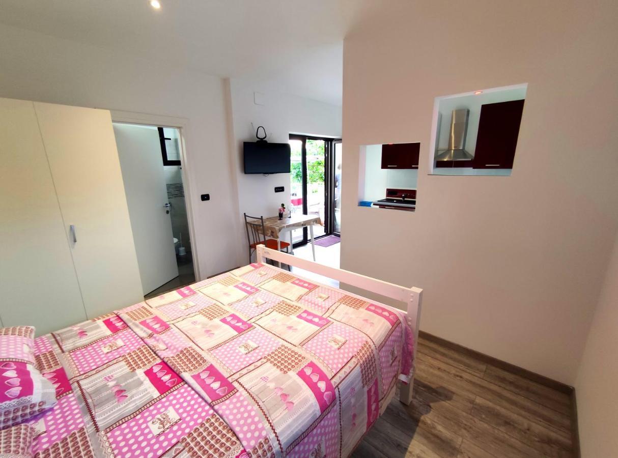 Apartmani Melia Marcelji ภายนอก รูปภาพ